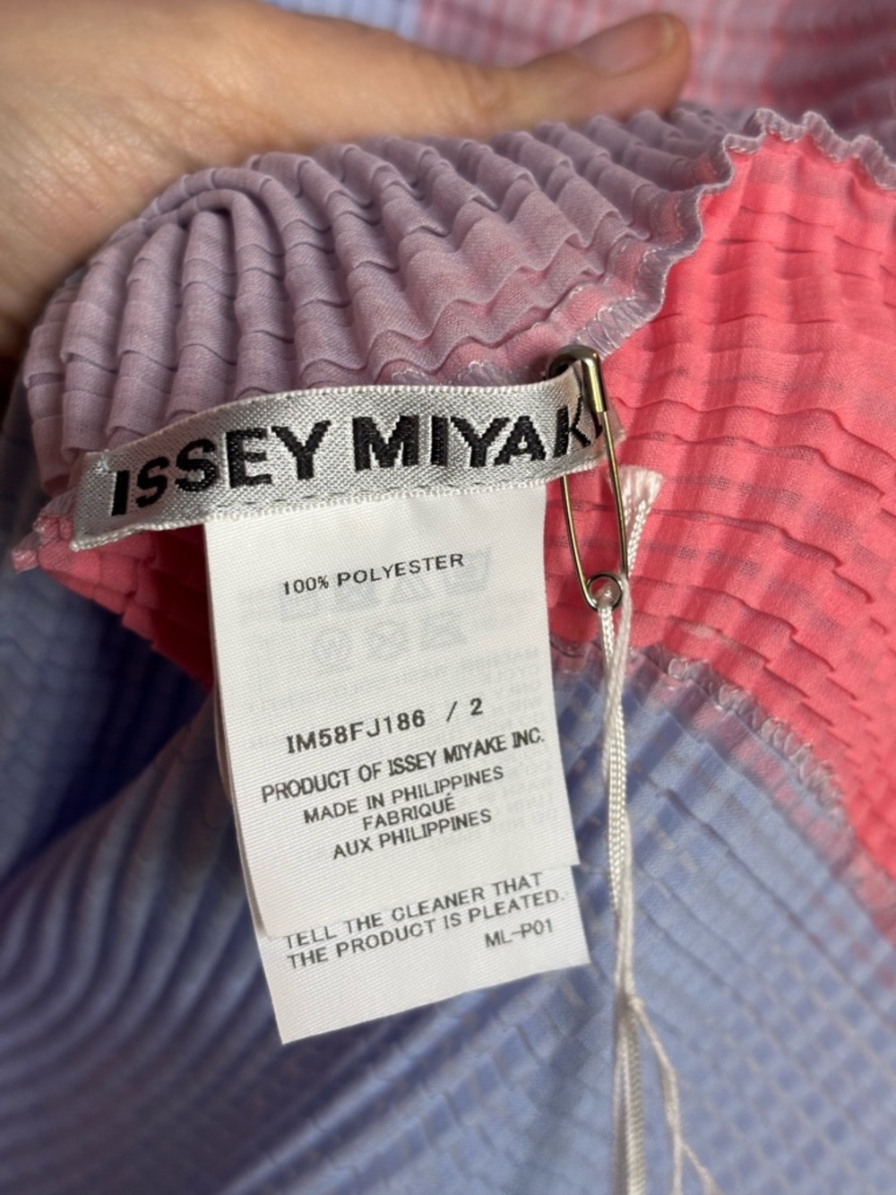 NWT ISSEY MIYAKE Unique Pleated Wave Colorblock Top in Coral & Periwink size 2/S - Picture 4 of 13
